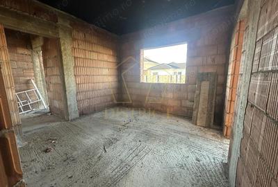 Casă cu 5 camere cu Teren 365 Mp în Central - 2