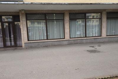 Spațiu comercial, de 120 mp, în Central - 8