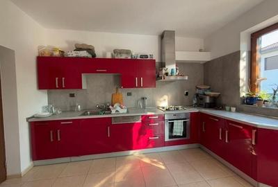 Casa spatioasa,perfecta pentru locuit sau investitie - 13