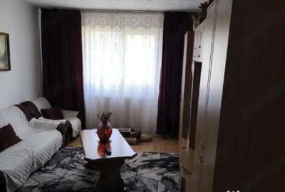 Apartament cu 3 camere semidecomandat în Noua