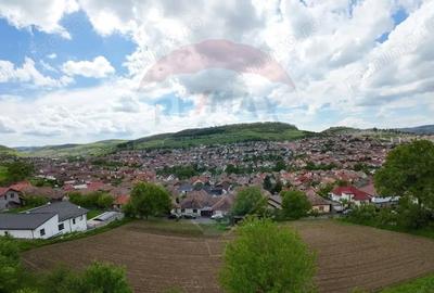 Teren de 5546 mp, în Central