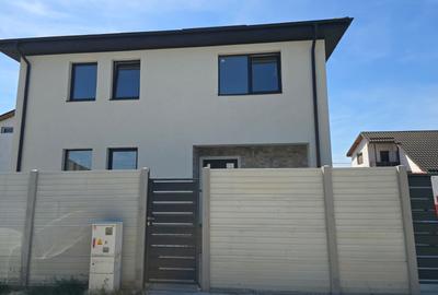 Casă individuală cu 4 camere cu Canalizare în Berceni - 1