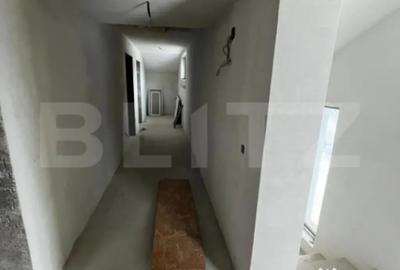 Casă cu 4 camere cu Teren 810 Mp în Central - 1