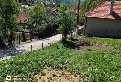 Teren de 1750 mp, în Central - 8