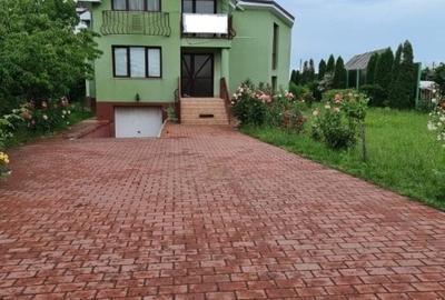 Casă individuală cu 7 camere în Vetiș