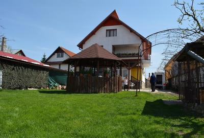 Casă cu 10 camere în Sânpetru