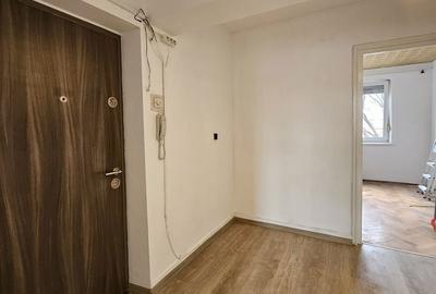 Apartament cu 3 camere decomandat în Cantemir - 1