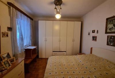 Apartament la casa de 4 camere zona bulevard 15 Noiembrie