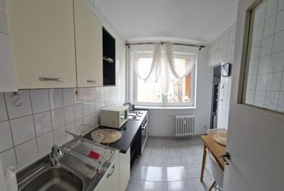 Apartament cu 3 camere semidecomandat în Mărășești
