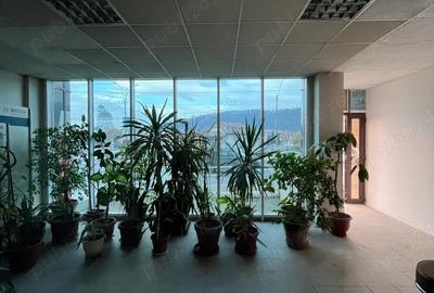 Spațiu comercial, de 120 mp, în Central - 6