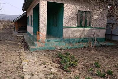 Casă cu 5 camere semidecomandat cu Teren 2400 Mp în Ulmeni - 10
