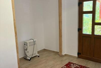 Casă cu 2 camere cu Teren 1100 Mp în Oituz - 1