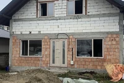 Casă cu 4 camere în Central - 1