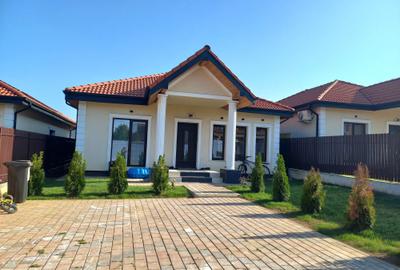 Casă cu 4 camere decomandat în Bucium - 1