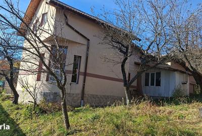 Casă cu 6 camere semidecomandat cu Canalizare în Central - 16