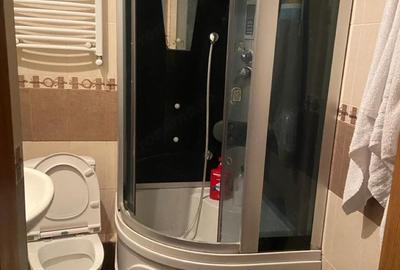 Garsonieră decomandată în Titan