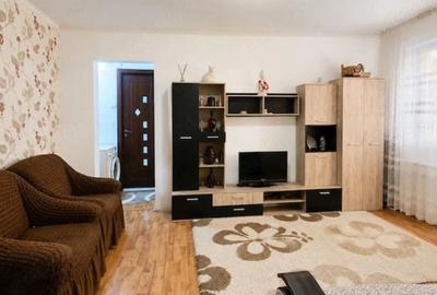 Apartament cu 2 camere semidecomandat în Craiovița Nouă
