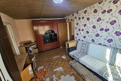 Apartament cu 2 camere semidecomandat, mobilat în Micro I - 21