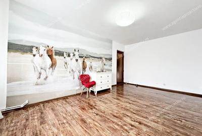 Apartament cu 3 camere decomandat în Micro 16
