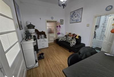 Casă cu 3 camere cu Teren 400 Mp în Central - 2