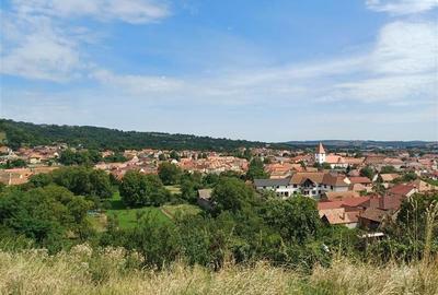 Teren cu vedere panoramica catre oras in Saliste - 1
