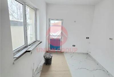 Casă cu 5 camere cu Canalizare în Lumina - 3