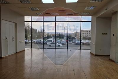 Spatiu comercial de inchiriat in zona centrala a mun Onesti - 2