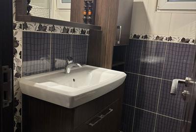 Apartament cu 3 camere semidecomandat în Berceni - 1