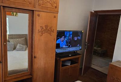 Apartament cu 2 camere zona scolii 11 - 2