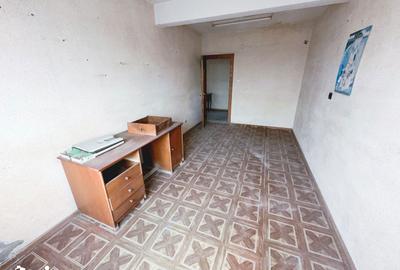 Spațiu comercial, de 2,272 mp, în Central - 6