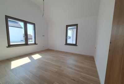 Monarch Soleil  - parchet , usi interioare, tamplarie din lemn natural - 9