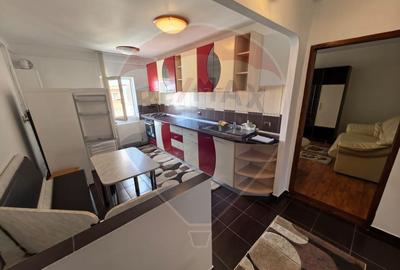 Apartament cu 3 camere decomandat, mobilat în Central