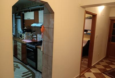 Închiriez camera de apartament pentru una sau doua fete - 2