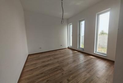 Casă individuală cu 5 camere cu Canalizare în Tunari - 13