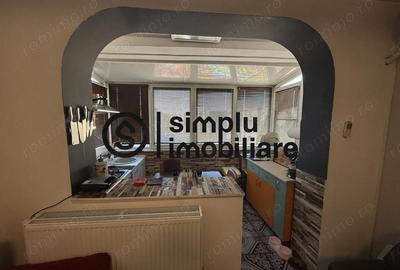 Apartament cu 3 camere semidecomandat în Central