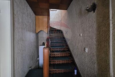 Casă cu 6 camere cu Teren 200 Mp în Central - 21