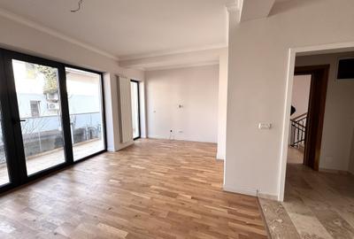 Apartament cu 3 camere în Tei - 1