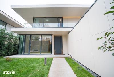 Casă cu 7 camere cu Teren 800 Mp în Central