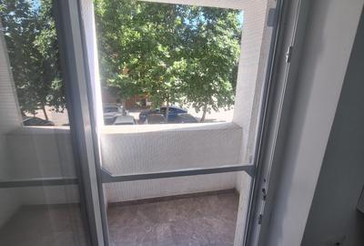 Garsonieră decomandată în Roșu