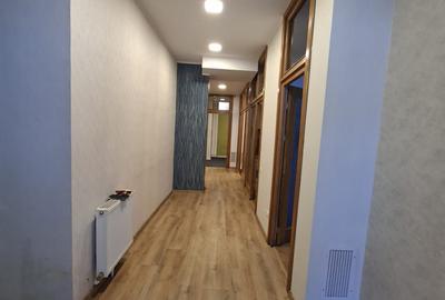 Spațiu comercial, de 133 mp, în Central - 9