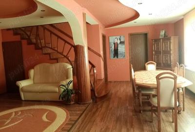 Casă cu 6 camere cu Teren 3560 Mp în Central - 6