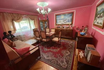 Apartament cu 3 camere decomandat în Carei - 2