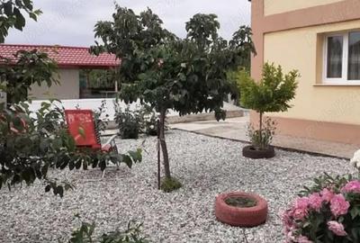 Casă cu Teren 2300 Mp în Central - 2