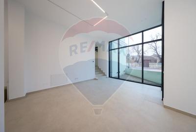 Constructie comerciala P+2 functiuni mixte  - str. Iuliu Maniu - 3