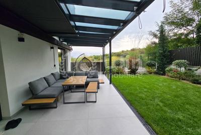 Apartament cu 3 camere semidecomandat, mobilat în Bună Ziua