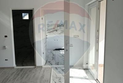 Casă cu 3 camere cu Teren 245 Mp în Valu lui Traian - 5