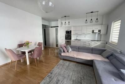 Apartament cu 3 camere semidecomandat, mobilat în Bună Ziua