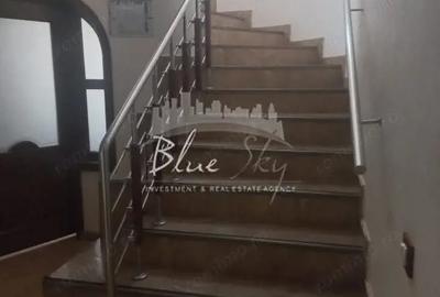 Casă cu 8 camere cu Canalizare în Km 5 - 29