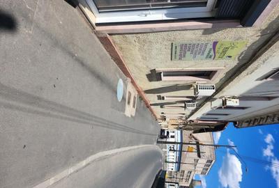 Spațiu comercial, de 73 mp, în Central - 4