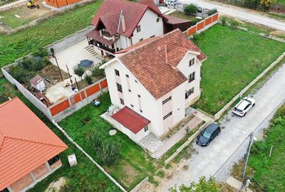 Casă cu 6 camere cu Teren 814 Mp în Sânmartin